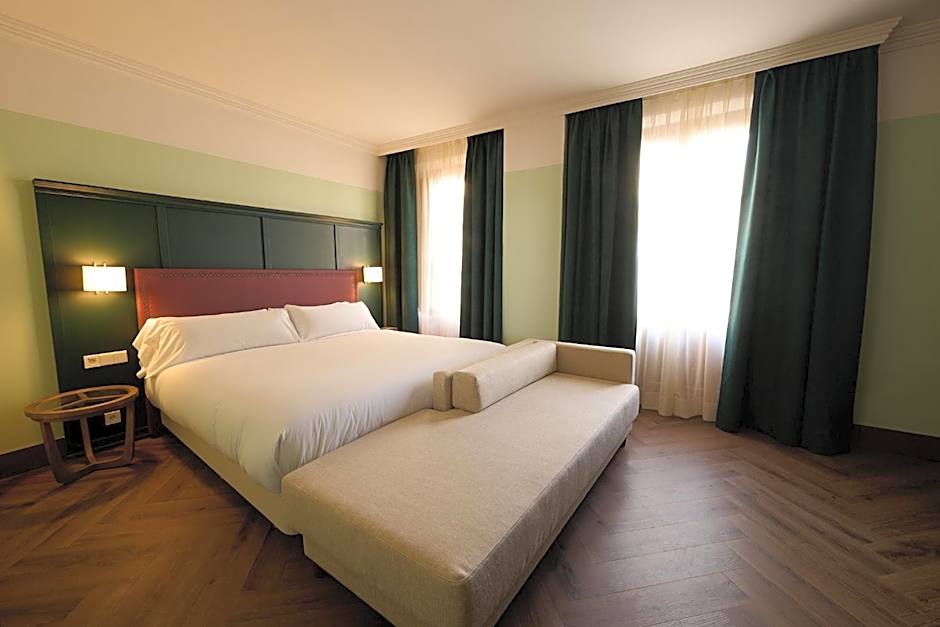 Honest Granada Hotel