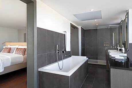 Junior Suite with Garden View