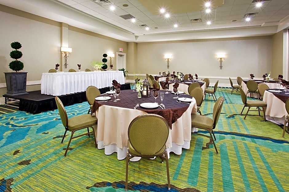 Crowne Plaza Charleston By IHG