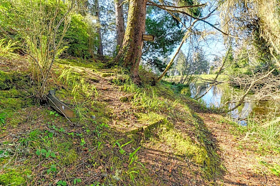 Cozy Coos Bay Retreat with On-Site Creek and Fishing!