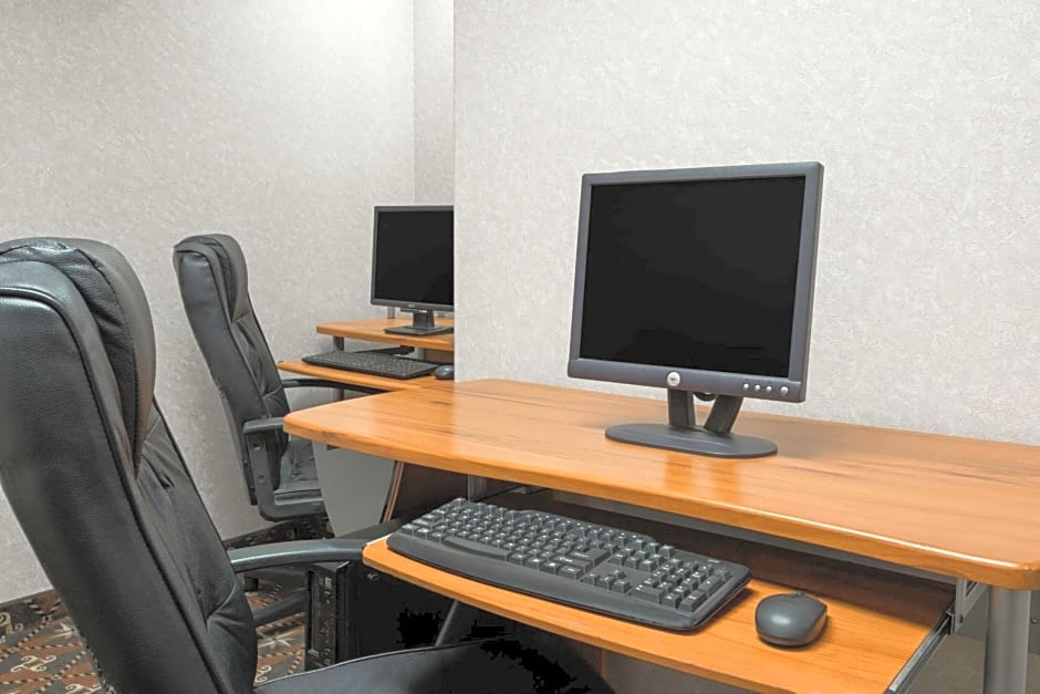 Super 8 by Wyndham Red Deer City Centre