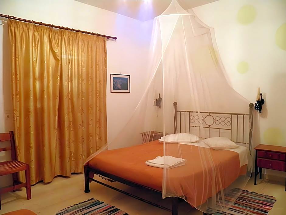 Photo 1 of 3 of 1 Double Bed and 1 Twin Bed