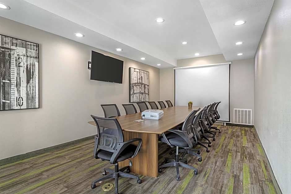 Best Western Plus Bay City Inn & Suites