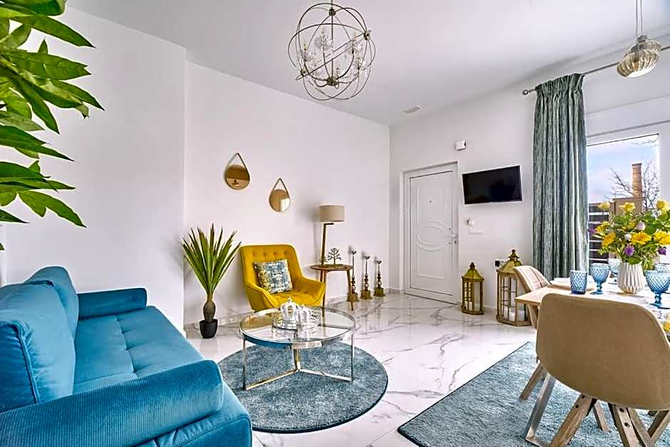 Modern Luxury Studio Near Beach & Old Harbor Fast WiFi Private Veranda