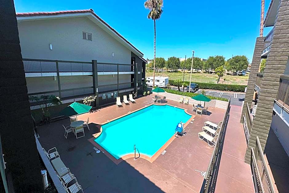 Days Inn by Wyndham San Diego Vista