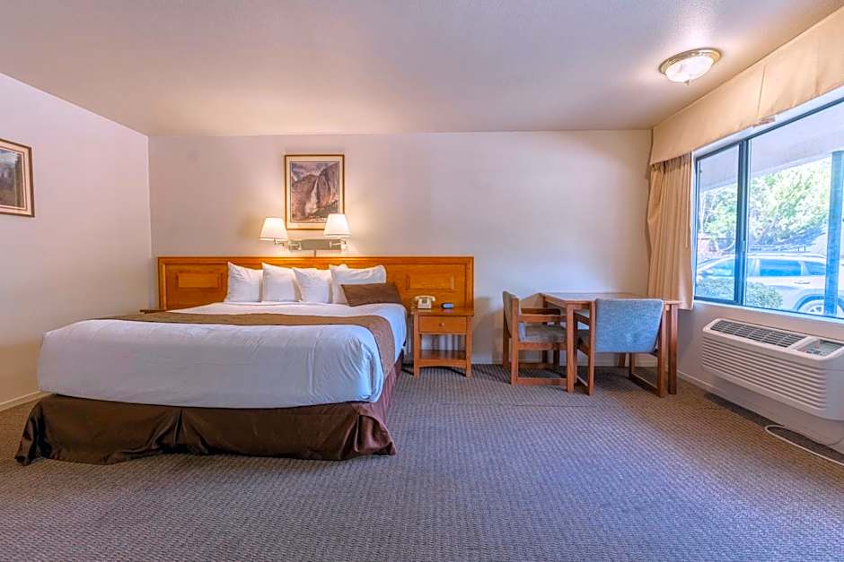 Mariposa Lodge