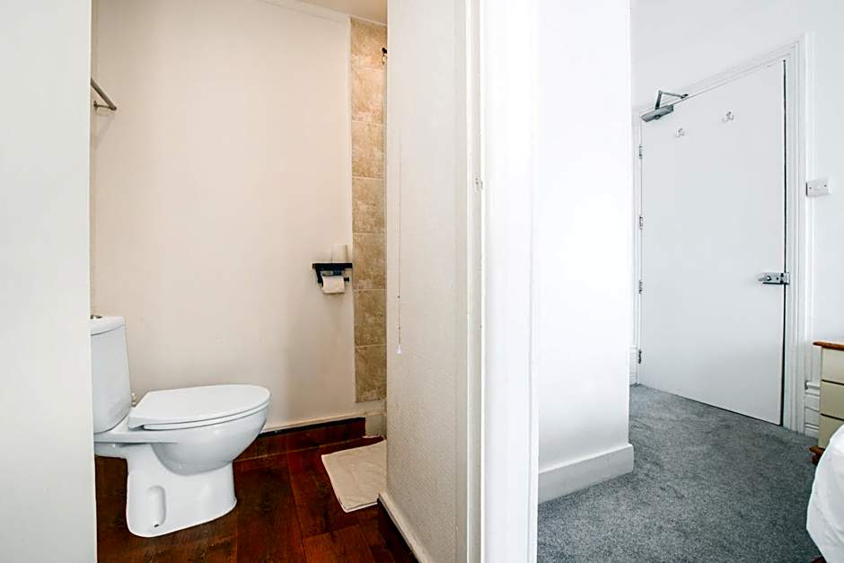 OYO The Lodge Bournemouth