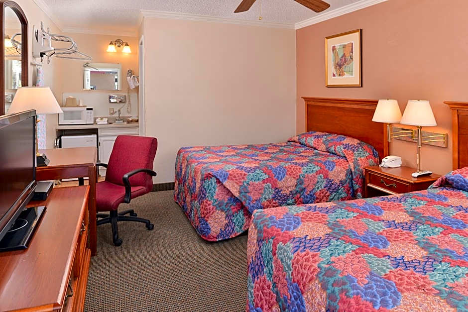 Golden Eagle Motel