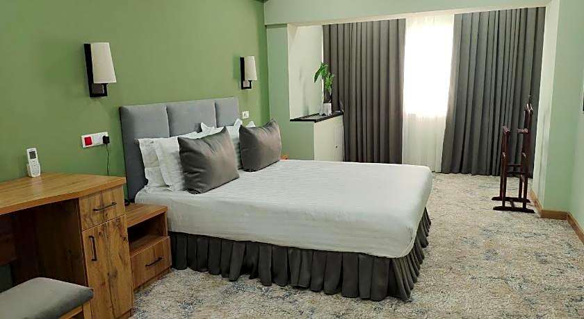 Le Grande Plaza Hotel