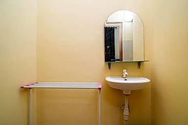 RedDoorz Syariah near Jembatan Merah Plaza