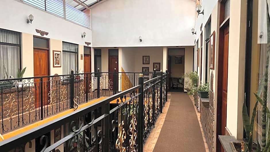 Hotel Amón Real