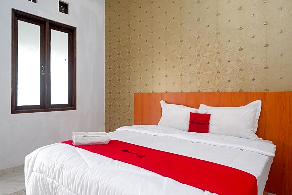 RedDoorz near Stasiun Purwosari