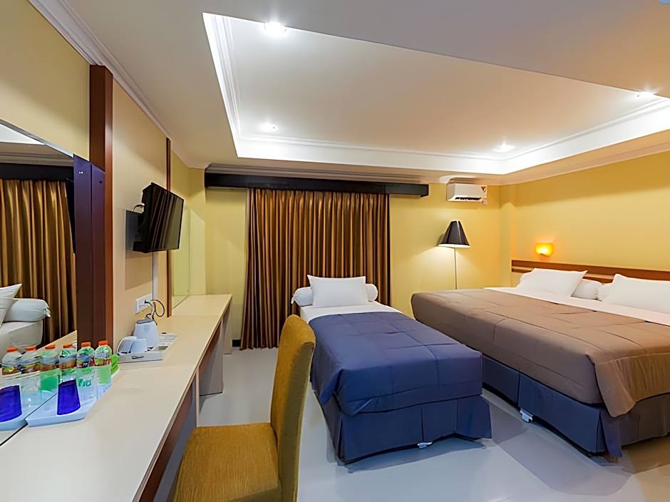 RedDoorz Plus near Mall Bali Galeria 2