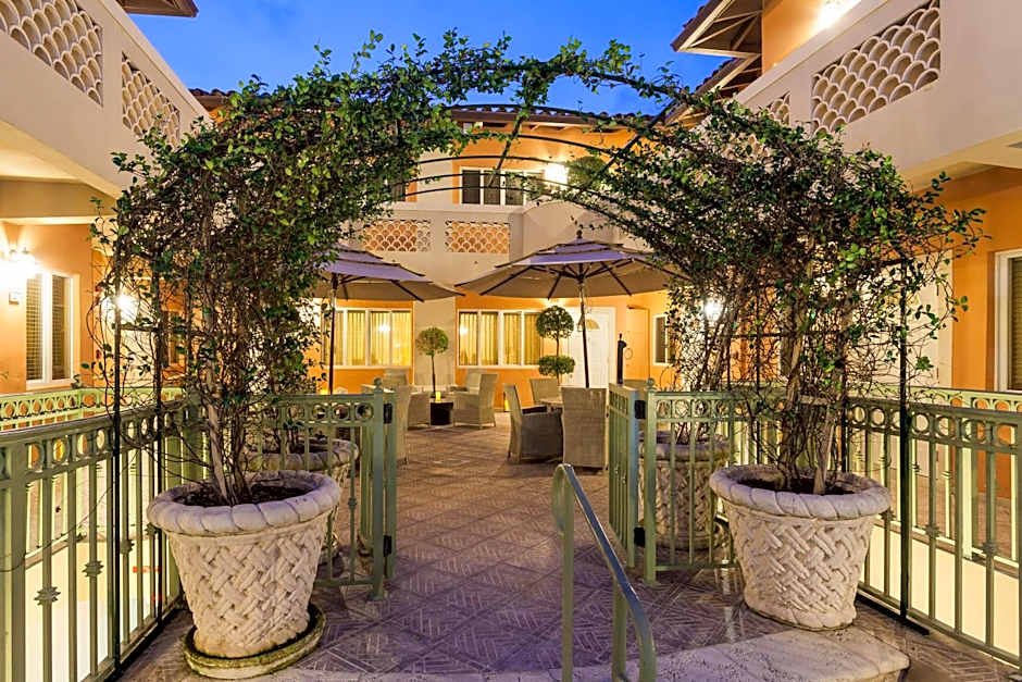 Sun Harbour Boutique Hotel