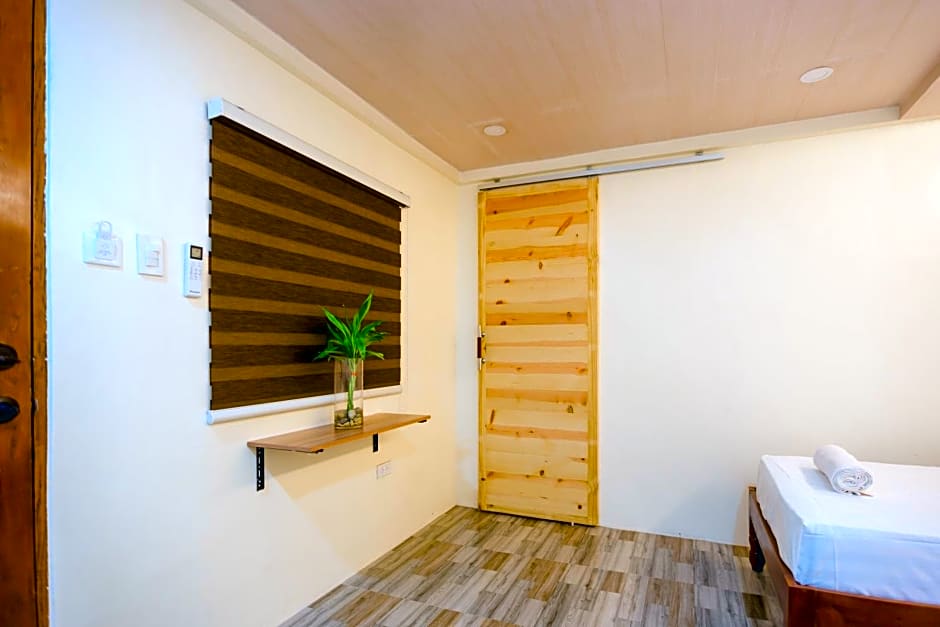 ALONA BEACH SIDE INN