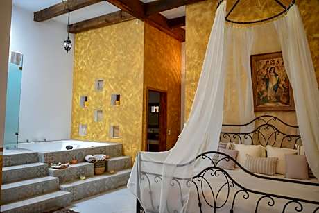 Deluxe Suite with Spa Bath