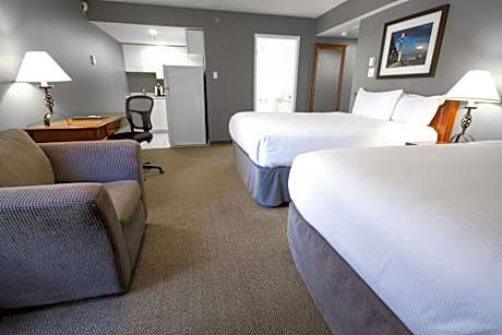 Studio with Two Queen Beds