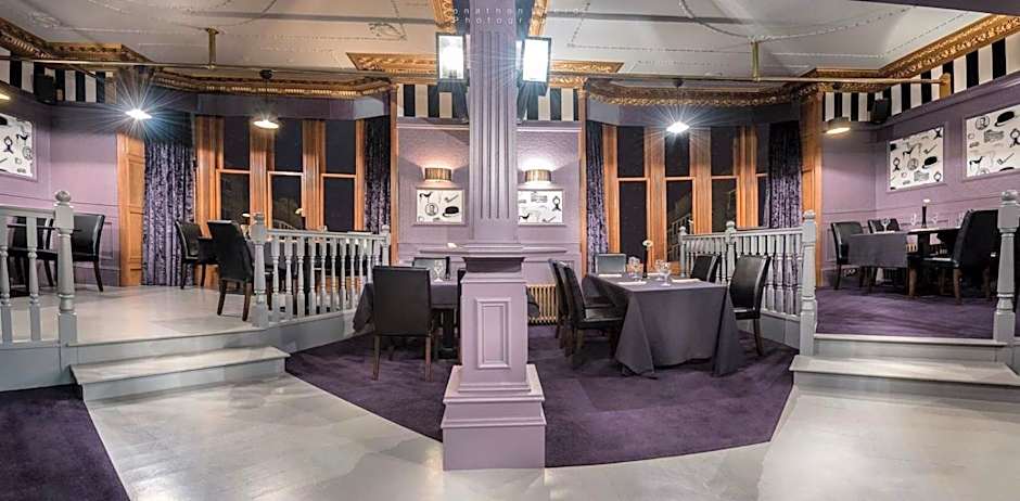 Number 44 Hotel & Bar