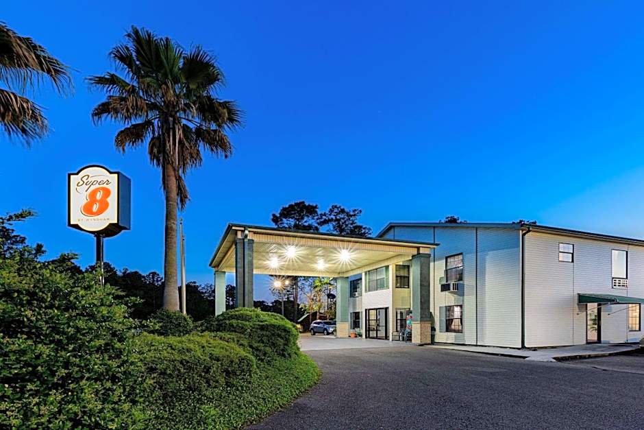 Super 8 by Wyndham Kinder/Coushatta near Casino