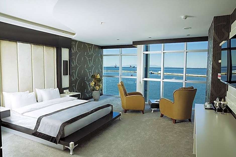 Pasaport Pier Hotel