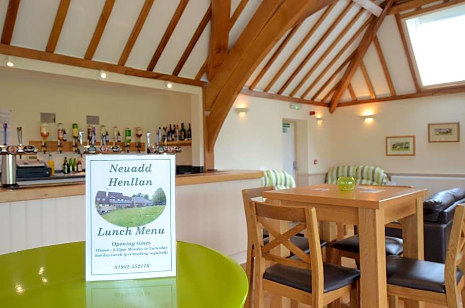 Neuadd Henllan Lodge