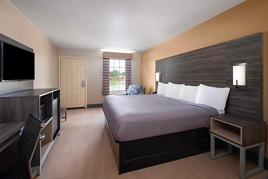 Photo 1 of 4 of 1 King Bed