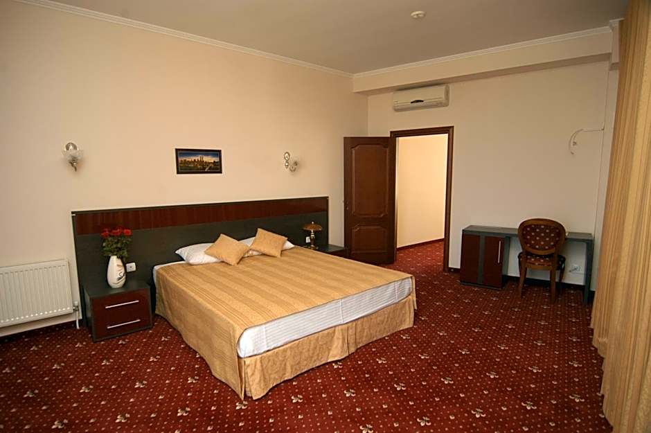 Manhattan Hotel & Restaurant