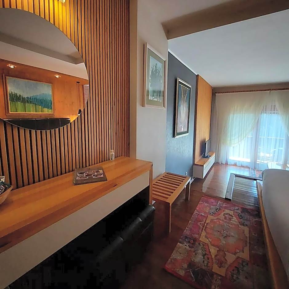 Photo 1 of 4 of Suite, Mountain View