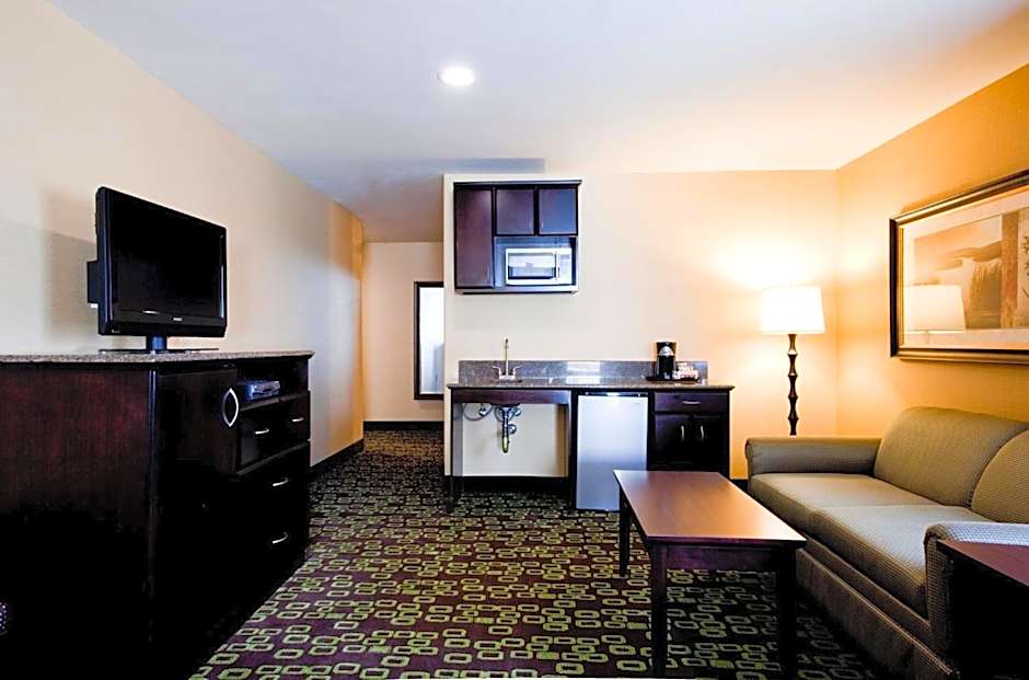Holiday Inn Express & Suites Woodland Hills by IHG