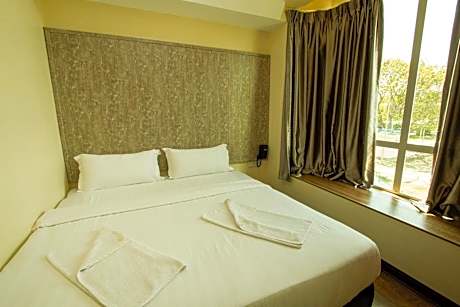 Deluxe Queen Room