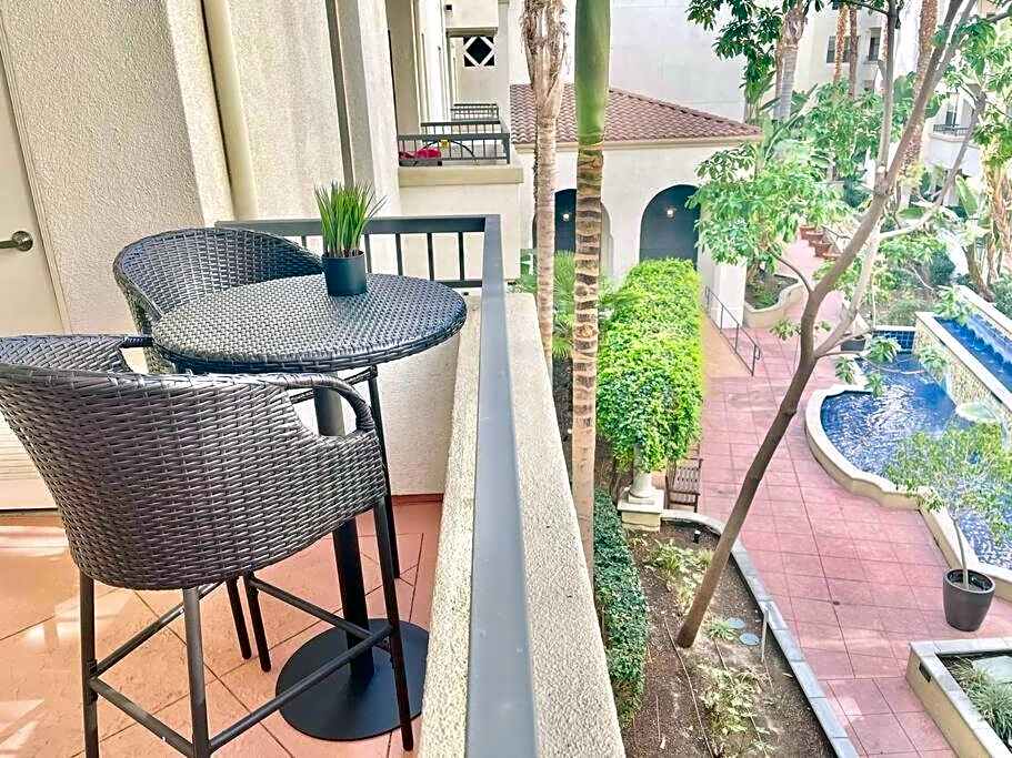1 Bedroom XL Condo with King bed, Garden View, Parking Included