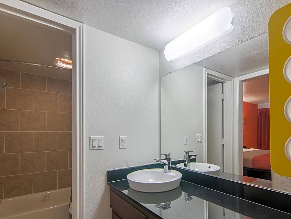 Motel 6 Paris