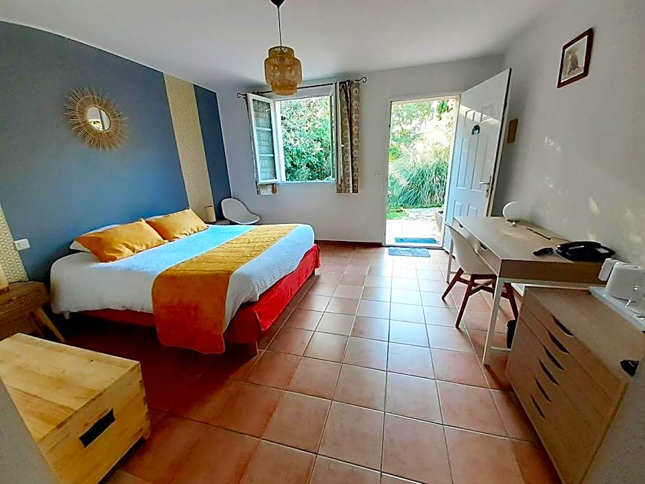 Logis Hôtel Restaurant Le Clos des Capitelles