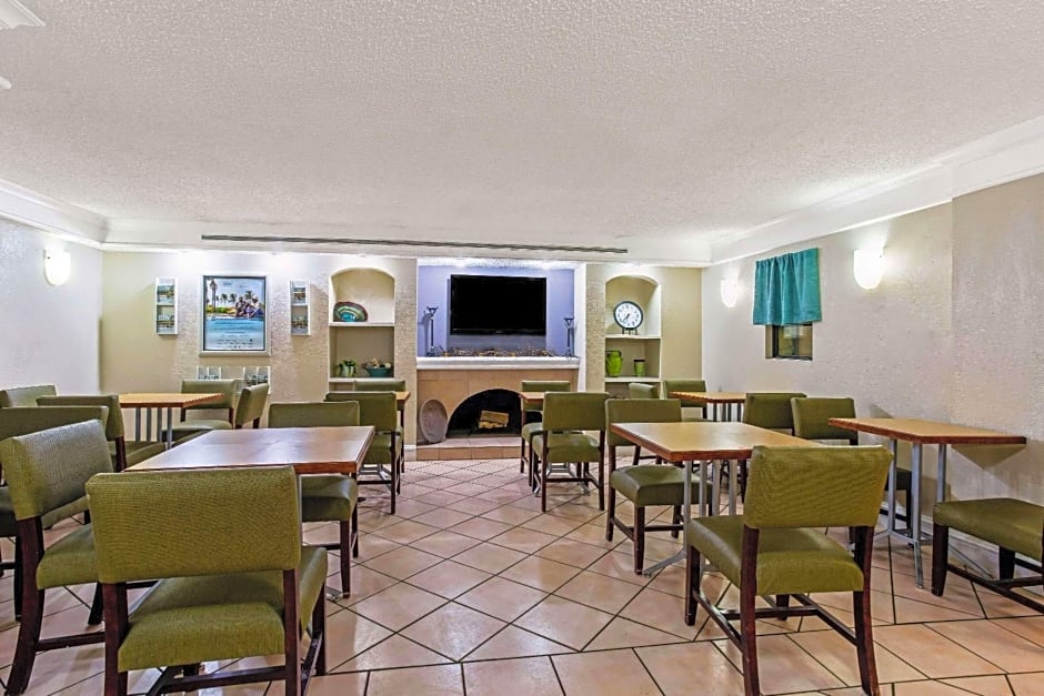 La Quinta Inn & Suites by Wyndham Denver Northglenn