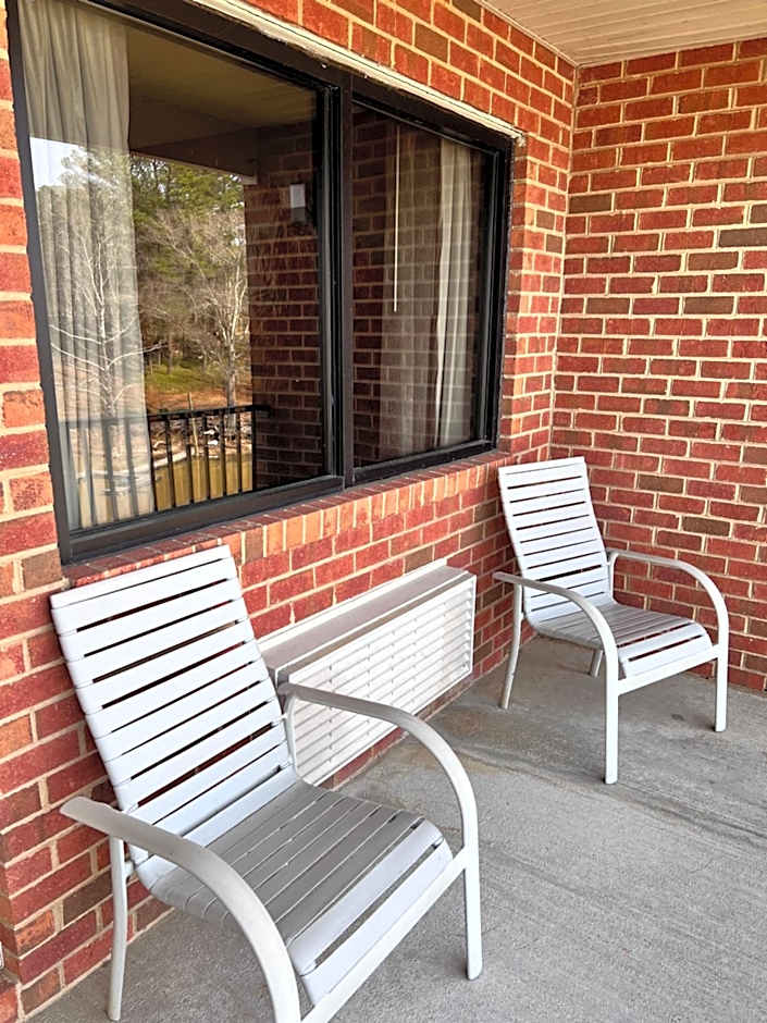 Clarion Pointe on the lake Clarksville-South Hill West