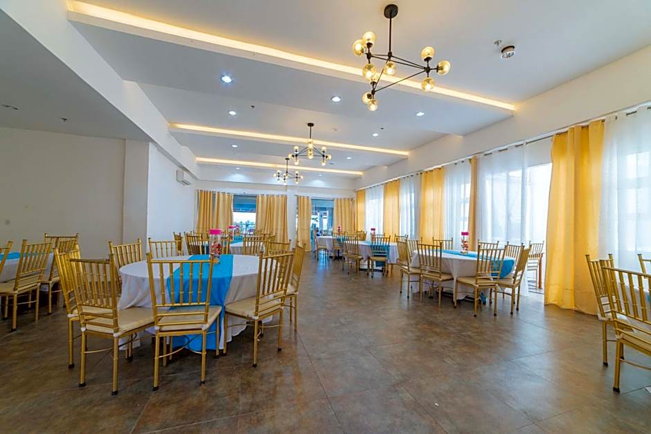 RedDoorz Plus near Gaisano Mall Kalibo - Vaccinated Staff