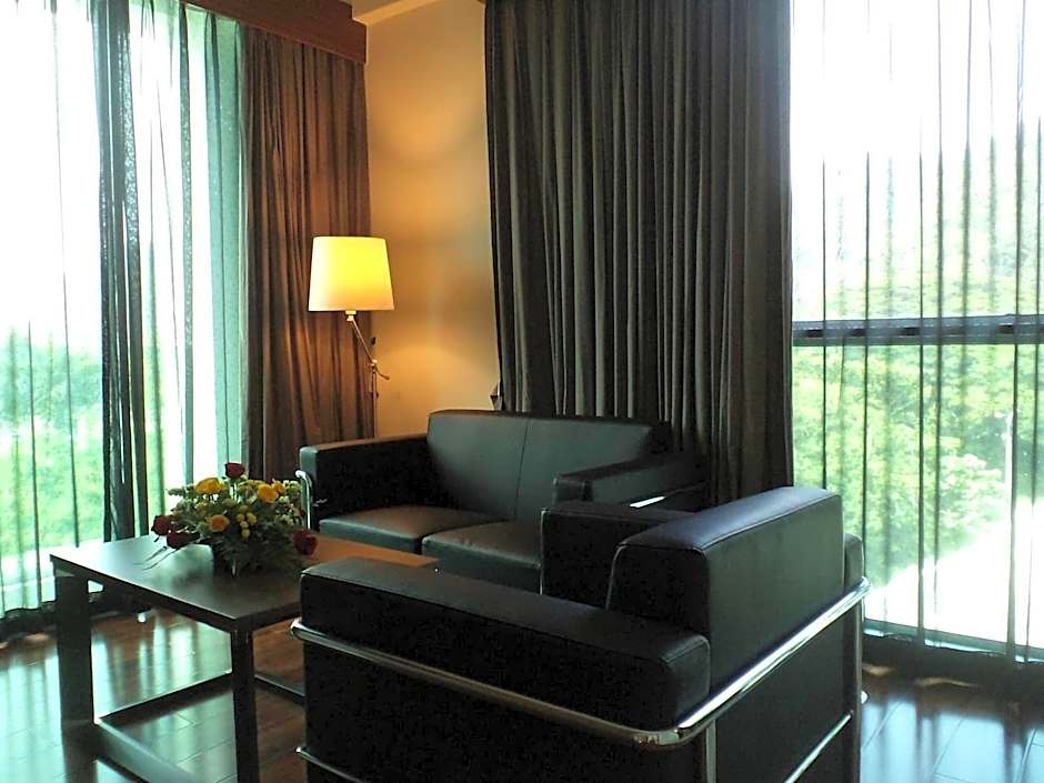 Symphony Suites Hotel