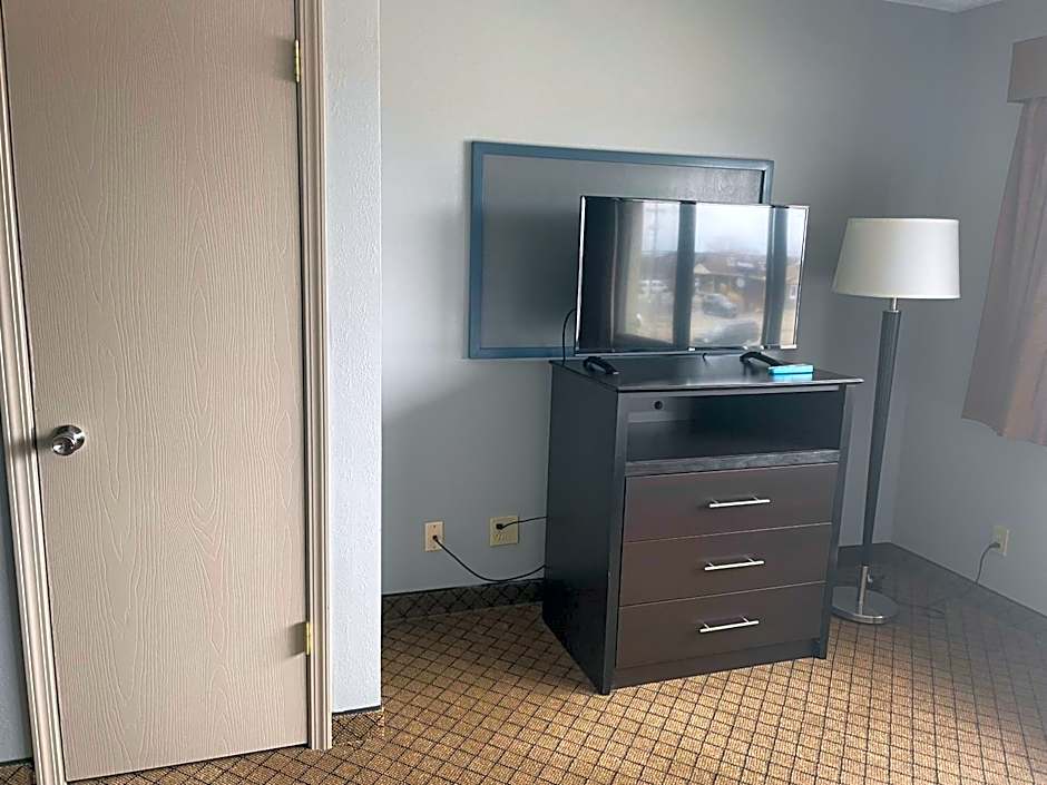 AmericInn by Wyndham Hartford WI