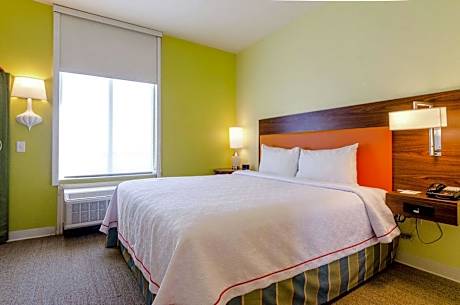 One-Bedroom King Suite - Non-Smoking