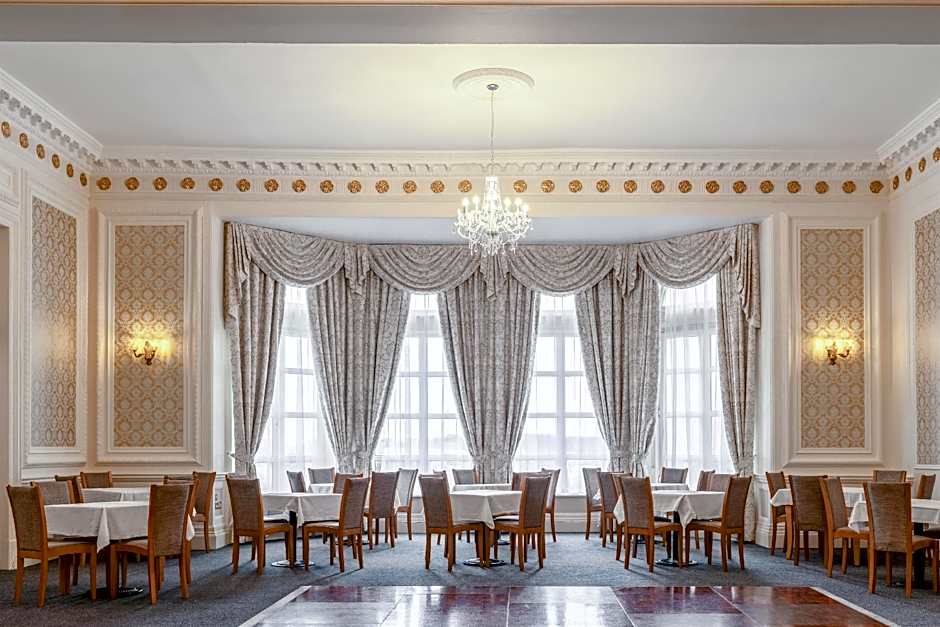 The Grand Burstin Hotel