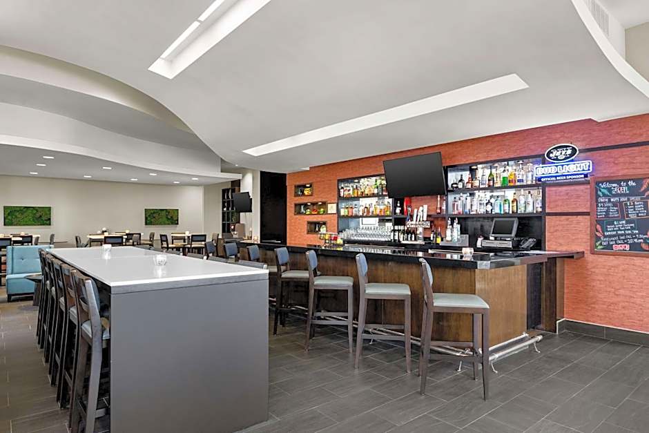 Embassy Suites By Hilton Elizabeth-Newark Airport
