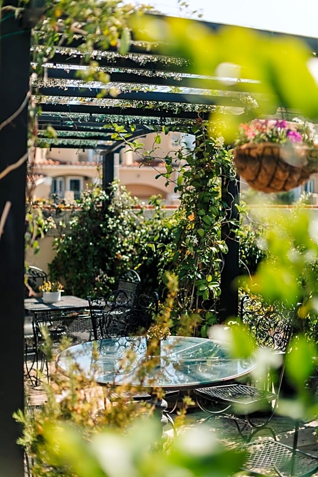 Seaside Laguna Inn & Suites