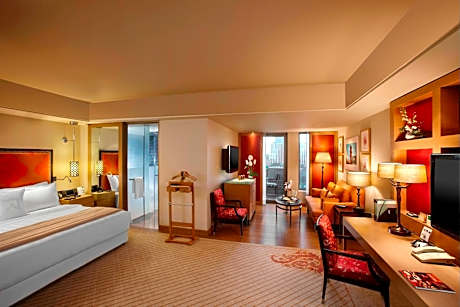 ITC One, Club level, Guest room, 1 King, Pool view, Balcony