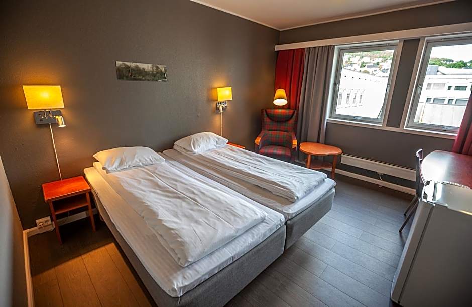 F2 Hotel
