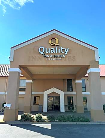 Quality Inn & Suites Pine Bluff