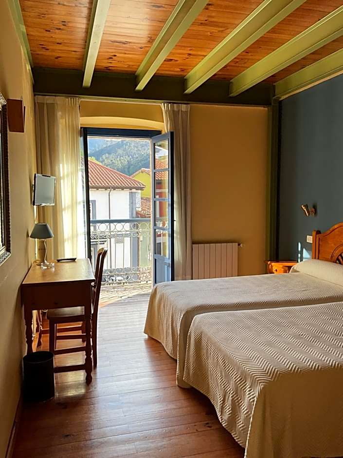 Hotel Cuevas Del Mar