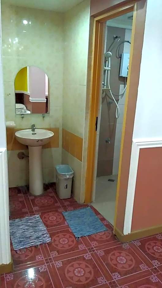 ASHBURN'S TRANSIENT BAGUIO - BASIC SLEEP and GO, LIMITED PAY PARKING, SELF SERVICE