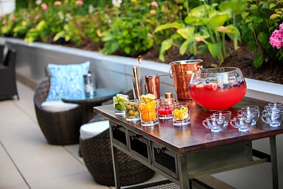 Renaissance by Marriott Schaumburg Convention Center Hotel