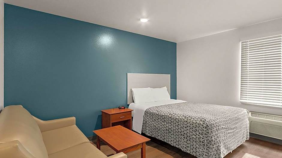 WoodSpring Suites Evansville