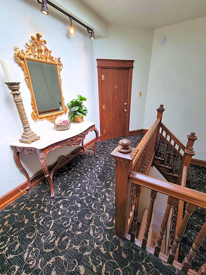 Altland House Inn & Suites